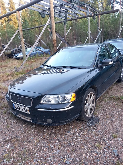 Myydään Volvo S60 osia