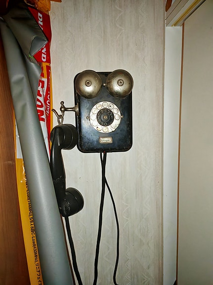 Myydään vanhoja puhelimia