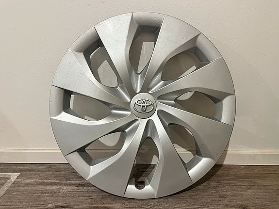 pölykapselit 16”. TOYOTA merkki .