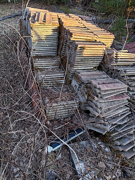 Vanhoja kattotiiliä 0,3e/kpl