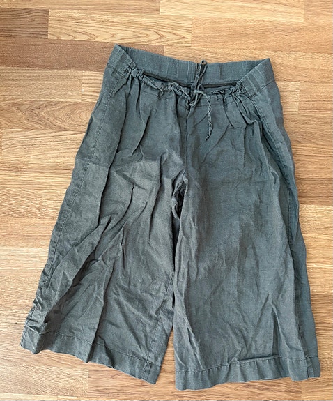Benetton naisten pellavahousut /  pitkät shortsit (40)