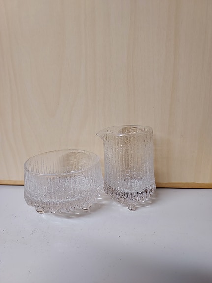 Iittala ultima thule kermakko ja sokerikko.