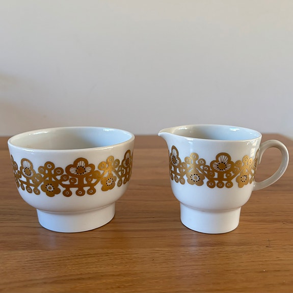 Arabia ornamentti sokerikko ja kermakko, kuvio Raija Uosikkinen