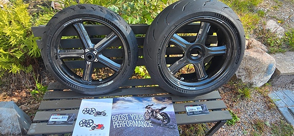 Ducati Diavel rengaspaketti hiilikuituvanteilla