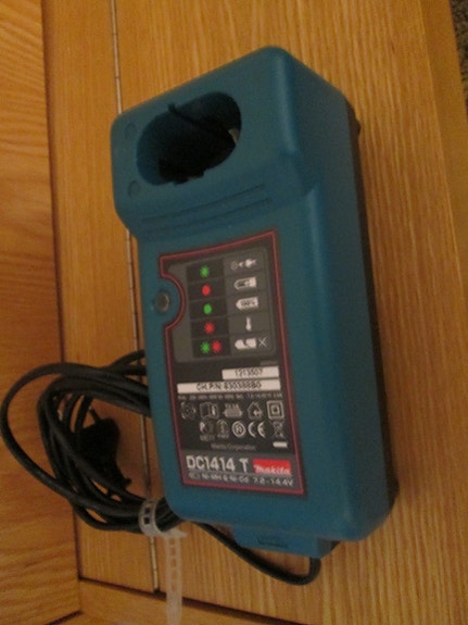 Makita DC1414T Laturi Ni-MH ja Ni-Cd akuille 7,2-14,4V