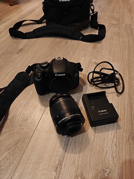 Canon EOS 600D-järjestelmäkamera & kantokassi