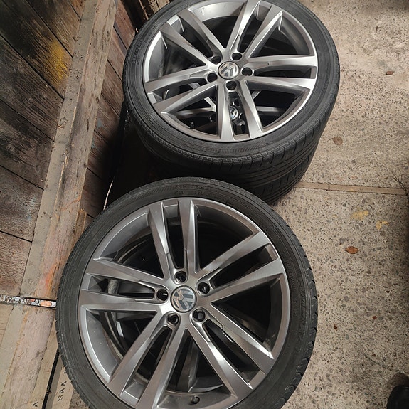 Vw oem Salvador 19x8" et48 235/40R19 kesärenkaat