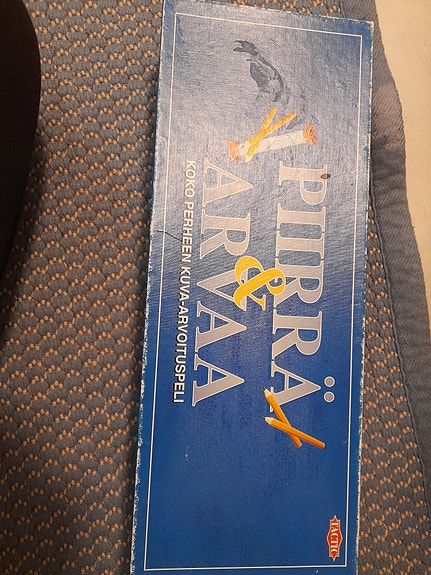 Piirrä ja arvaa lautapeli