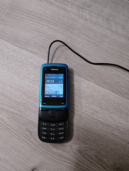 Nokia matkapuhelin, akku, latauskaapeli