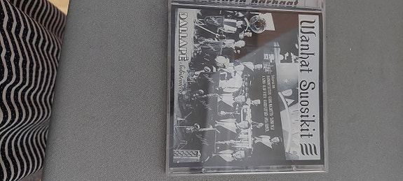 Dallapé Orkesteri CD Mustavalkoinen