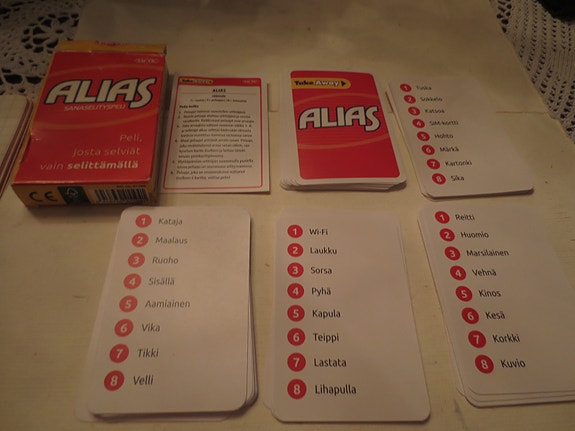 Pelikortit Alias, sanaselityspeli