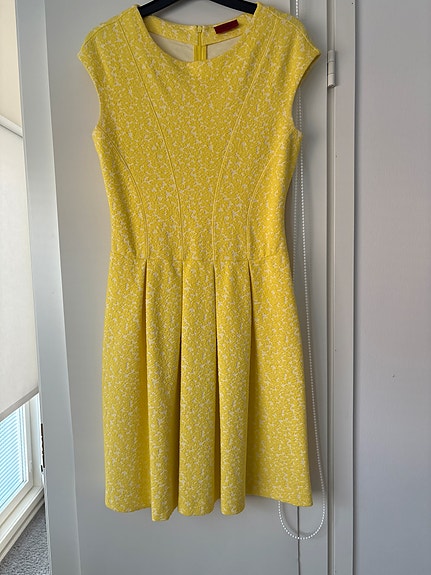 Hugo Boss mekko kolo 36