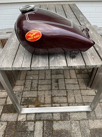 Moto Guzzi tankki x2
