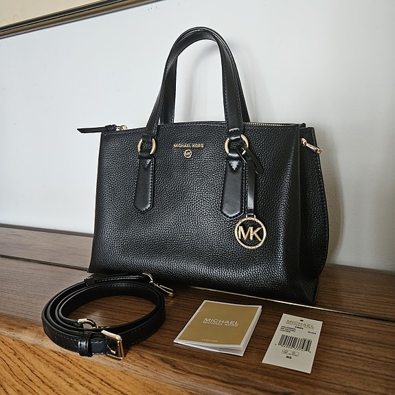 Michael Kors musta nahkalaukku (Emma Satchel)