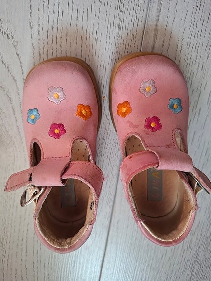 Pinkit kävelykengät