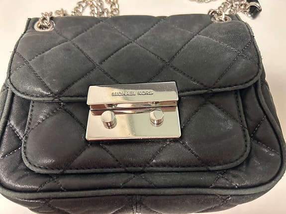 Michael Kors crossbody laukku, Sloan