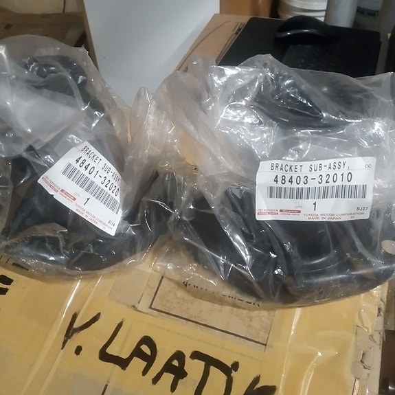 Toyota Corolla taka iskarin yläpäät