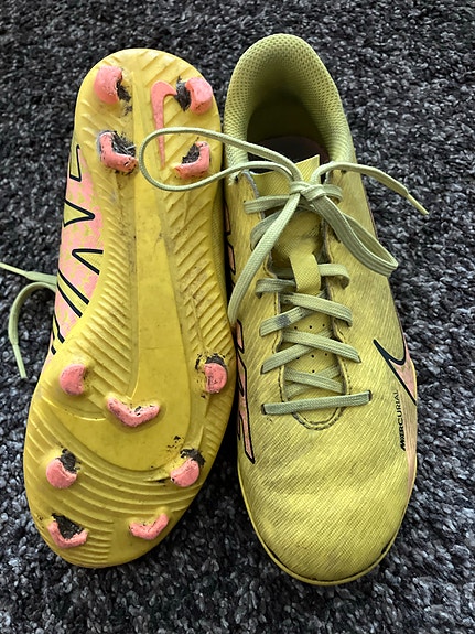 Nike jalkapallokengät 36