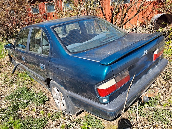 Nissan Primera P10 varaosia