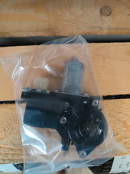 Hyundai i20 2008-2014 etulasinnostajan moottori 988101J110