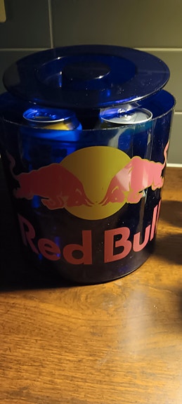 Red Bull jäähdytysastia