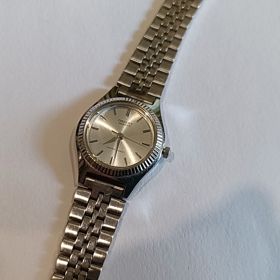 Orient Quartz rannekello