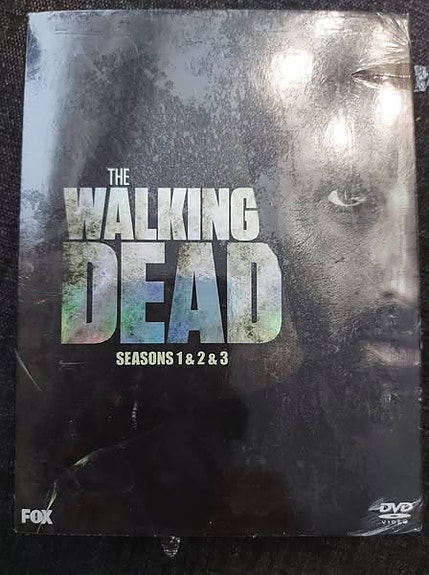 Walking dead kaudet 1-3 dvdboksi, uusi