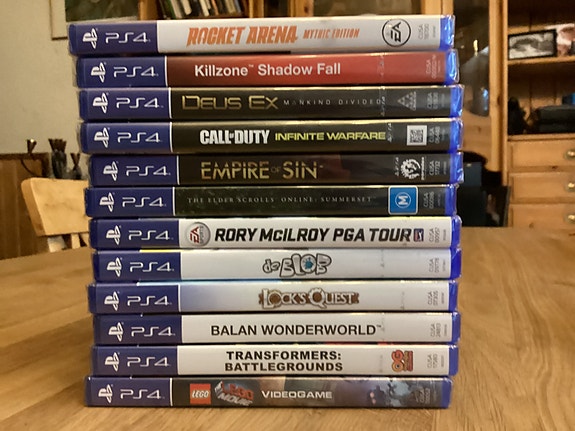 PS4 pelit uudet muoveissaan