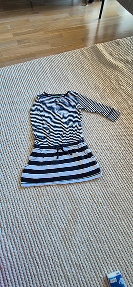 Benetton mekko koko 122