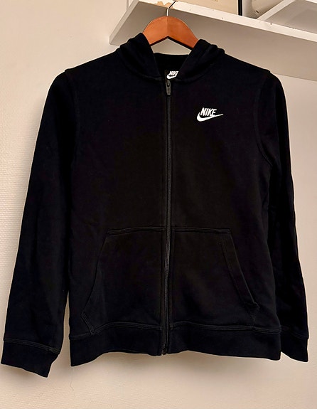 Nike huppari