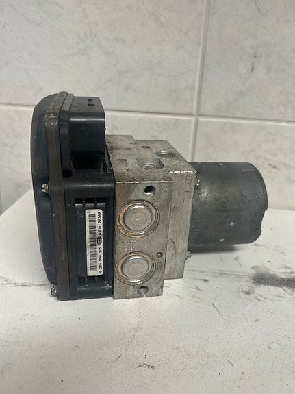 BMW F10/11 ABS yksikkö