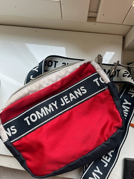 Tommy Hilfiger/Tommy Jeans olkalaukku