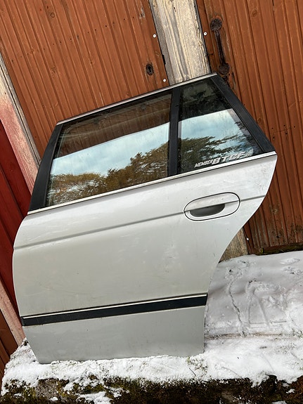BMW E39 Touring vasen takaovi