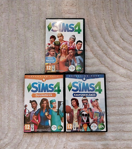 The Sims 4 + 2 lisäosaa
