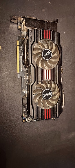 Asus GTX770 näytönohjain.
