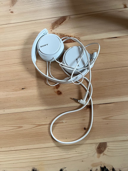 Sony kuulokkeet langoilla