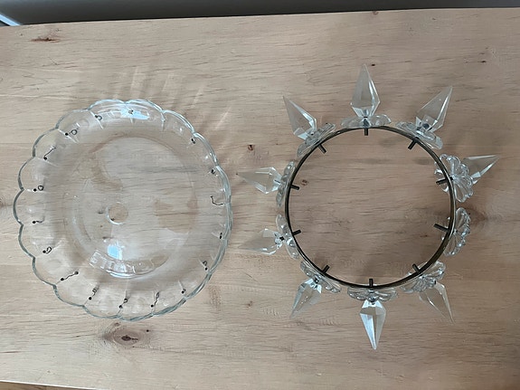 Vanha valaisimen lasikupu