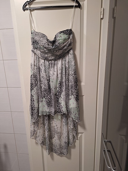UUSI HINTA! MYYDÄÄN Vilan uusi mekko