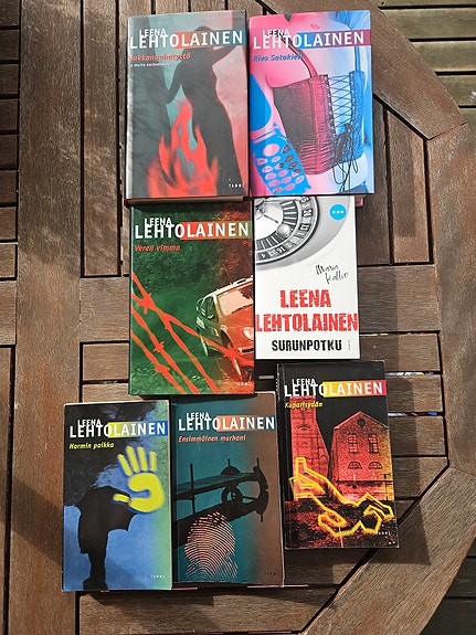 Leena Lehtolainen 7 kpl Maria Kallio dekkarisarjaa 3 kovakantista ja 4 pokkaria