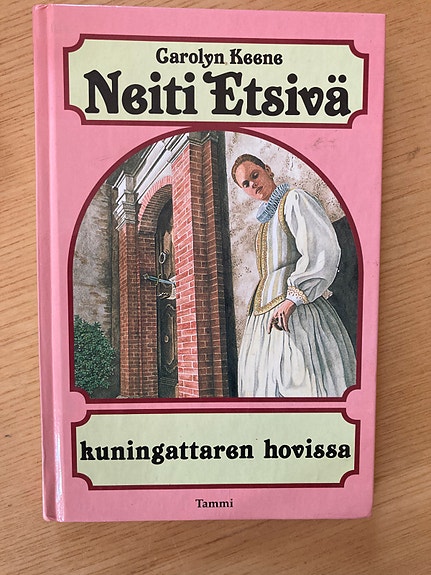 Keene: Neiti Etsivä kuningattaren hovissa