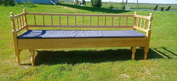 Puinen sohva