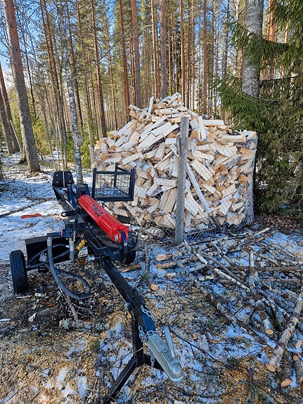 VUOKRATAAN: Klapikone/halkomakone Timco 22ton