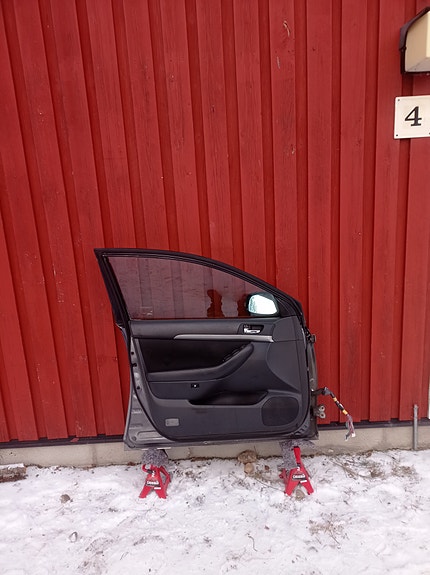 Etuovi vasen, Toyota Avensis T25 2,2 D4D 2007
