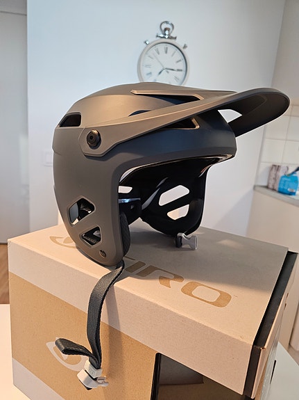 Uusi kypärä, Giro Tyrant Spherical Mips, M-koko