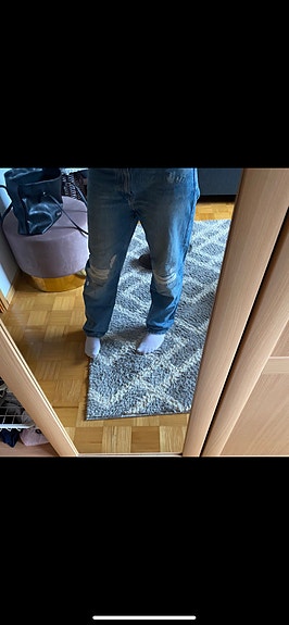Myynnissä Tommy Hilfiger farkut