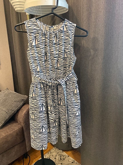 Todella kaunis tyttöjen mekko