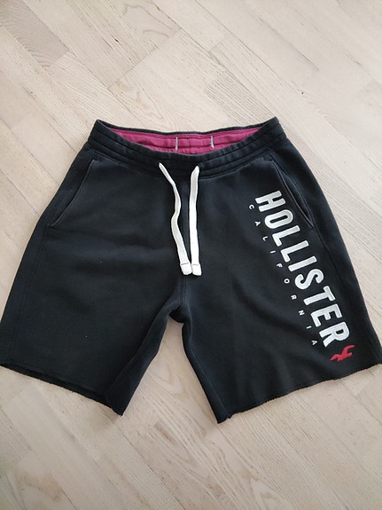 Hollister college shortsit