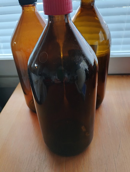 3  vanhaa apteekin  pulloa 1L