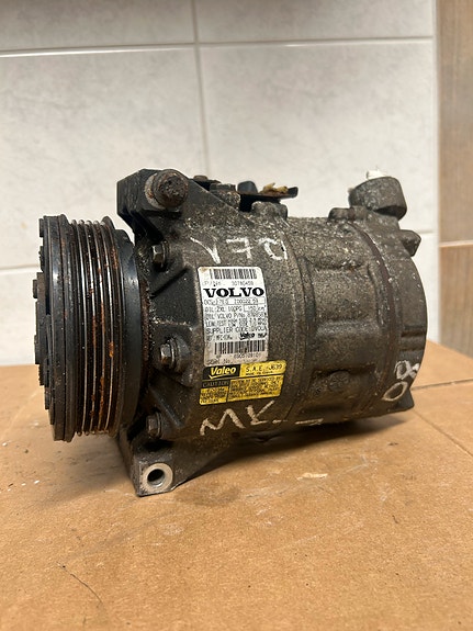 Volvo V70 mk3 2.4 D5 ilmastoinninkompressori