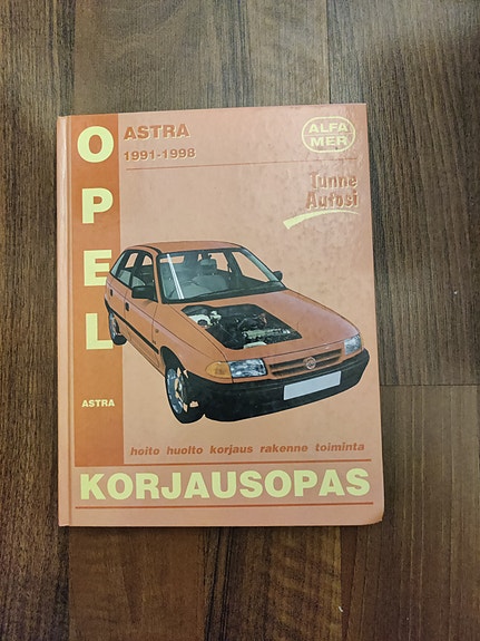 Opel Astra korjausopas